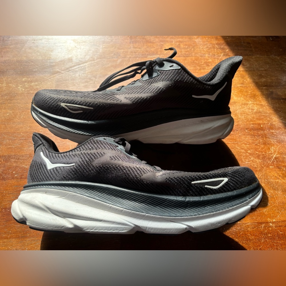 Hoka Black and White Clifton 9 Men’s Sneakers - Picture 5 of 9